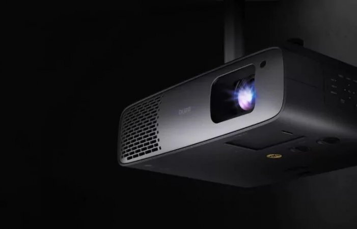 BenQ объявила цену на флагманский проектор HT 4550i и представила более доступные модели