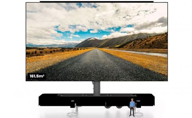Представлен самый большой в мире OLED-дисплей — как теннисный корт