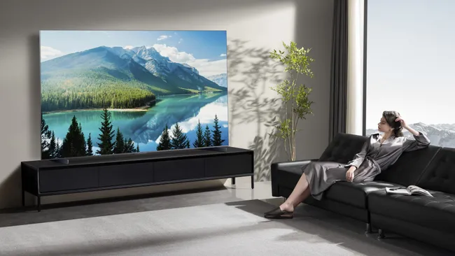 TCL объявила о доступности новой серии телевизоров QM8K с mini-LED