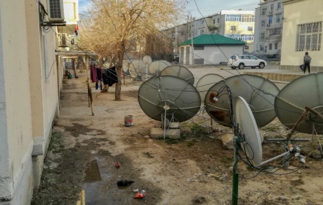 Жителям Ашхабада приказали убрать спутниковые антенны под угрозами штрафов