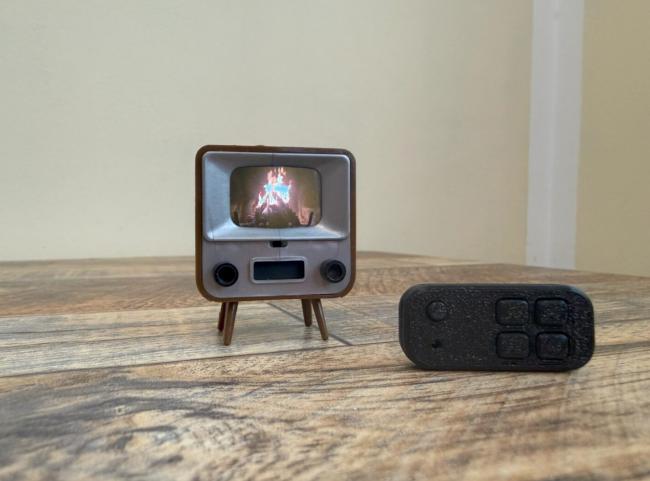 TinyCircuits выпустила телевизор размером со спичечный коробок