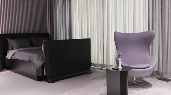 LG показала кровать с выдвижным прозрачным OLED-телевизором