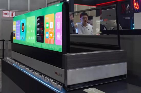 Представлен 8K-телевизор, легко превращающийся в журнальный столик